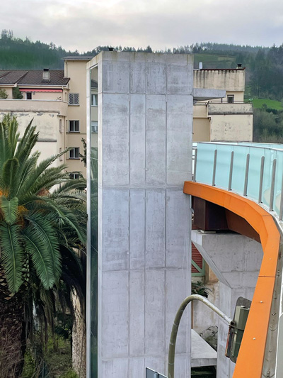 ascensor con paneles de cristal de vidrio templado bizkaia